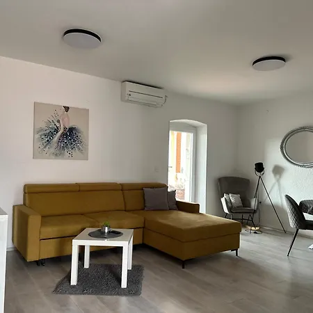 Apartment Peloza 1 *